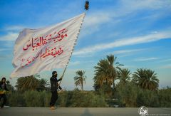 (٢٢١) رغم كبر حجمها، لكنه يحملها بكل اخلاص وتفاني راية خفاقة في سماء الأربعين