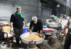 (٢٦٨) تحضير طعام الزائرين في مسيرة العشق الحسيني