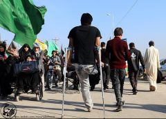 (٢٧٢) لم يمنعه فقد احدى قدميه من السير نحو كعبة الأحرار