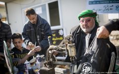 (٢٩٩) خياطة حقائب زائري أبي عبد الله الحسين (عليه السلام)