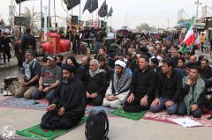 (٩٤) أحد المبلغين يؤم المصلين في طريق يا حسين