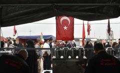 شيعة تركيا يقيمون موكباً لتقديم خدمات لزوار اربعينية الإمام الحسين (عليه السلام)